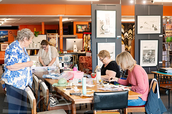 Connecting artists and creatives across the Mid North Coast, our free community groups foster collaboration, growth, and support at Sunset Framing & Gallery.