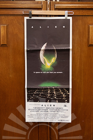 Original 1986 Australian daybill poster for James Cameron’s sci-fi horror classic “Aliens,” featuring Ripley’s battle against xenomorphs.