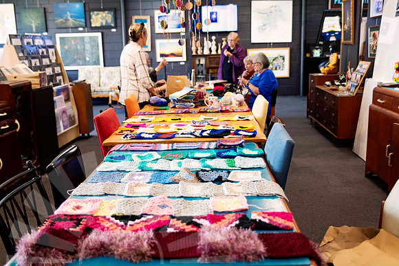 Connecting artists and creatives across the Mid North Coast, our free community groups foster collaboration, growth, and support at Sunset Framing & Gallery.