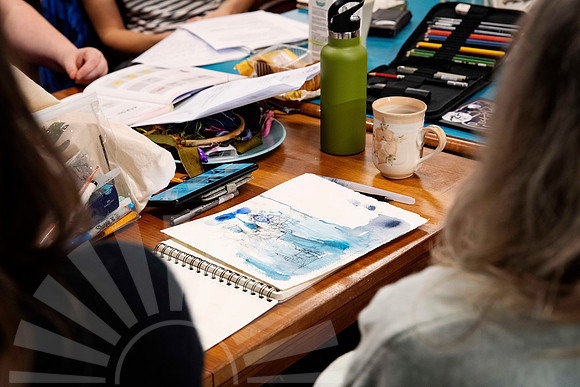 Connecting artists and creatives across the Mid North Coast, our free community groups foster collaboration, growth, and support at Sunset Framing & Gallery.